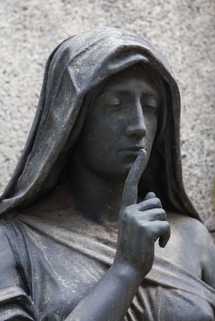 Statue de plus de 100 ans. Cimetière situé dans le nord de l'Italie.