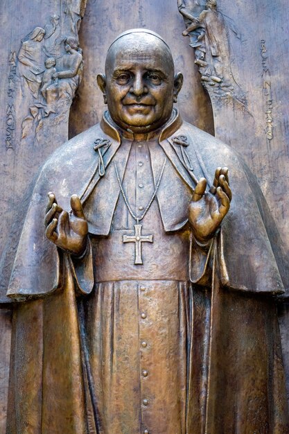 Statue de St Giovanni XXIII à San Pellegrino Lombardie Italie le 5 octobre 2019