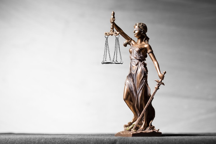 Photo statue de thémis symbole du droit et de la justice