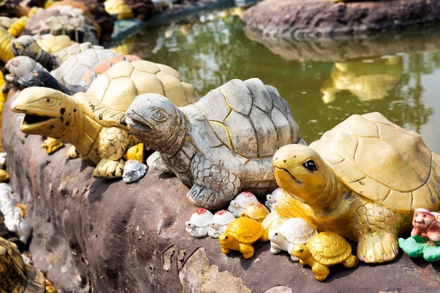 Statue de tortue dorée