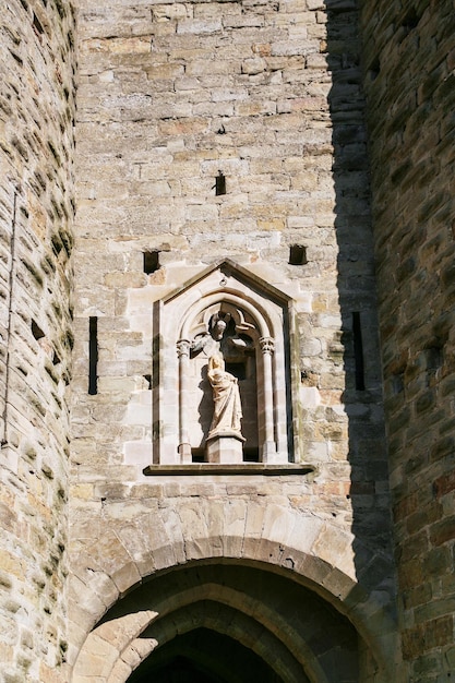 Statue de la Vierge dans la Basilique des Saints Nazarius