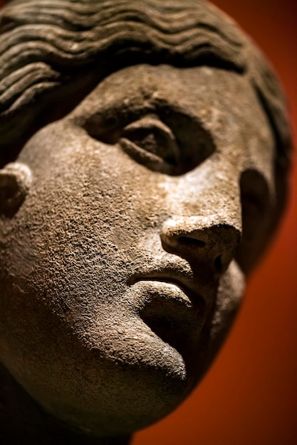 Statue de visage en marbre de la Grèce antique