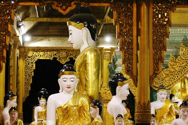 Statues de Bouddha dans le temple