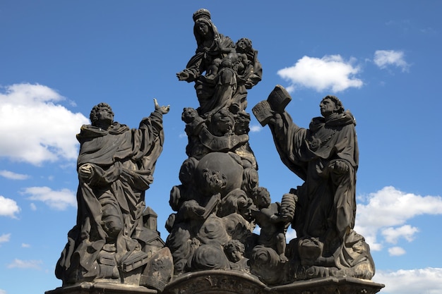 Statues de Madonna Saint Dominique et Thomas d'Aquin Pont Charles Prague