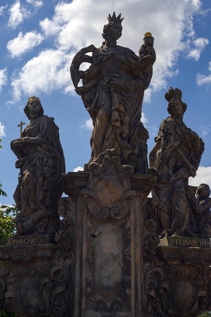 Statues des saintes Barbara Margaret et Elizabeth Charles Bridge