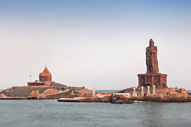 Statues Vivekananda et Thiruvalluvar