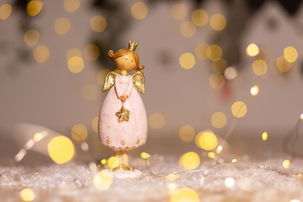 Statuette D'un Ange De Noël Décor De Fête