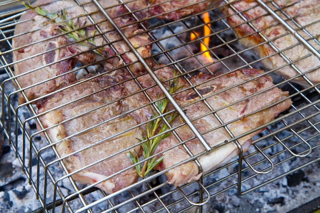 Steak sur le barbecue