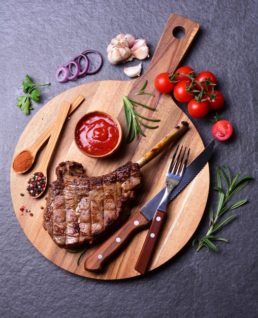 Steak de boeuf aux épices et légumes