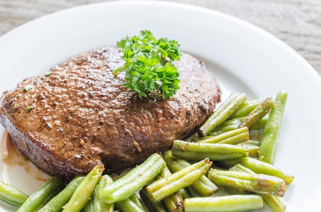 Steak de boeuf aux haricots verts