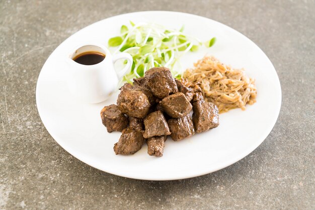 steak de boeuf aux légumes