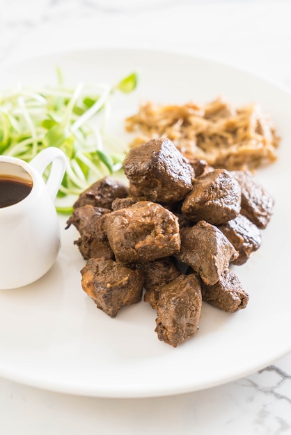 steak de boeuf aux légumes