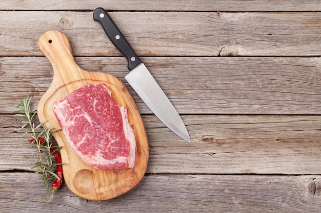 Steak de bœuf cru aux épices et herbes