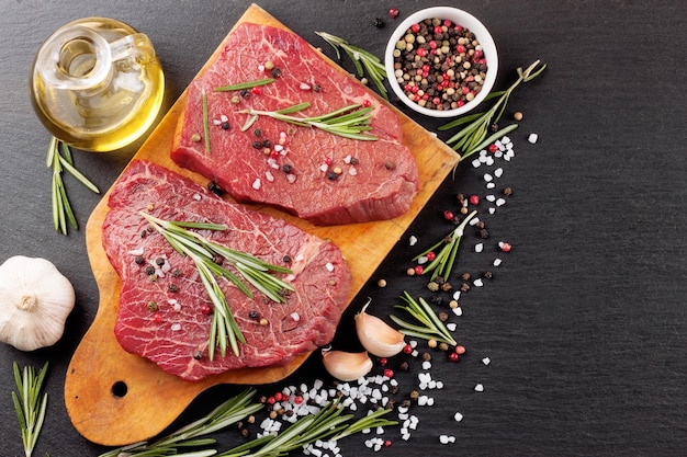 Steak de bœuf cru aux épices