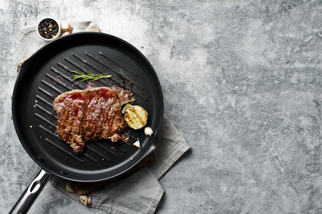 Steak De Bœuf Dans La Poêle.