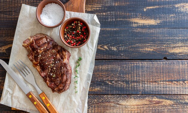 Steak de boeuf grillé. Cuisine américaine. Recette. Viande.