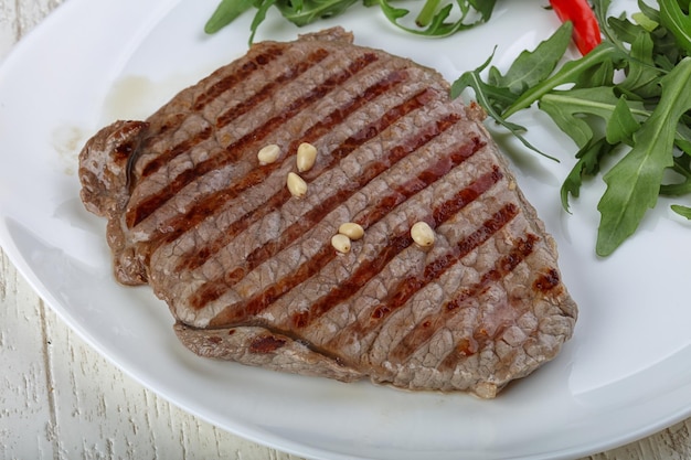 Steak de boeuf grillé