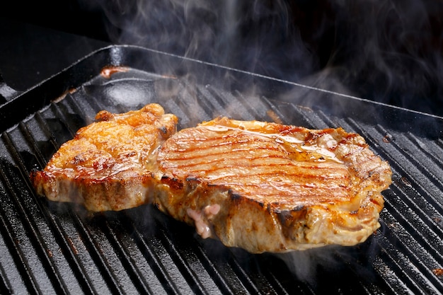 Steak de boeuf grillé