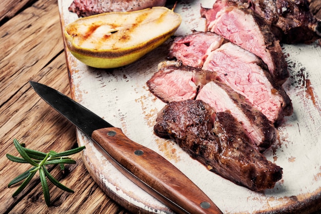 Steak de boeuf grillé