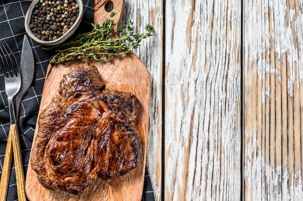 Steak de boeuf mariné grillé