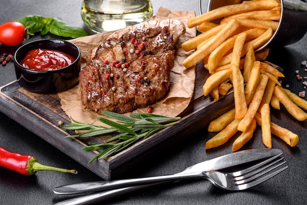 Steak de boeuf savoureux aux légumes