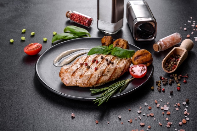 Steak de boeuf savoureux aux légumes