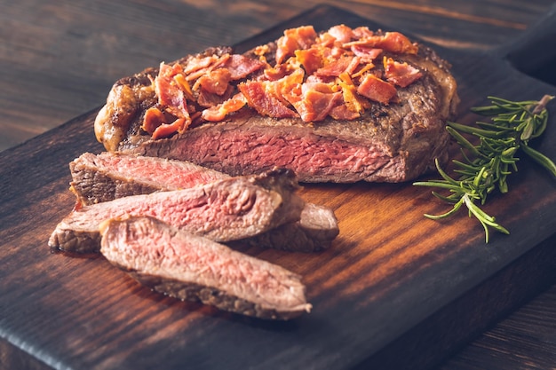 Steak de boeuf tranché