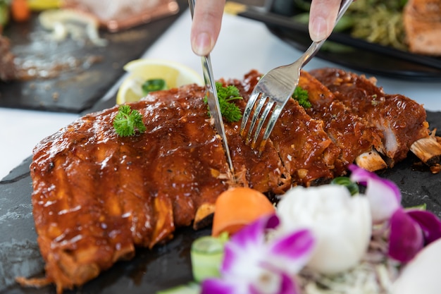 Steak de côtes de porc se bouchent