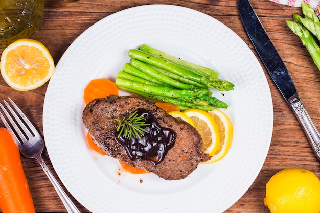 Steak frit, asperges