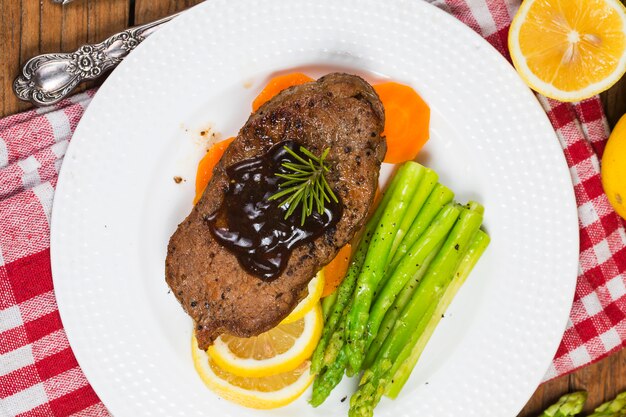 Steak frit, asperges