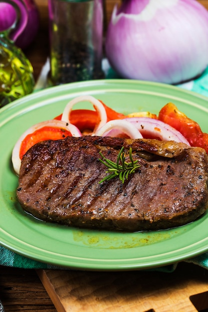 Steak frit, Tomate, Oignon