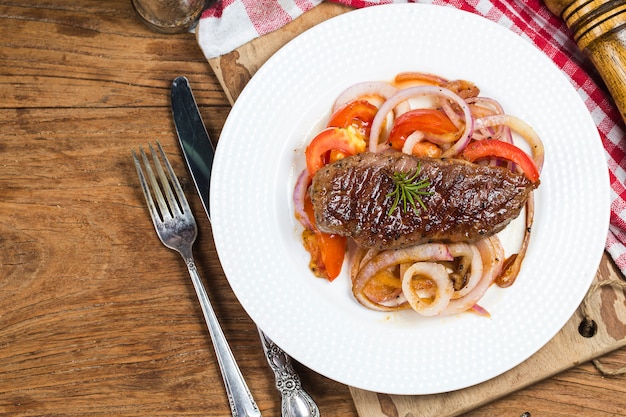 Steak frit, Tomate, Oignon