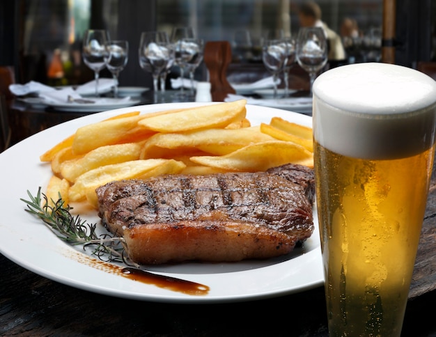 Steak Picanha avec frites et bière