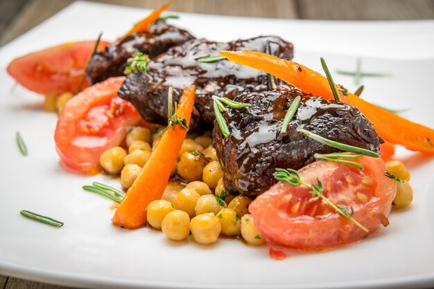 Steak à la poire et aux pois chiches