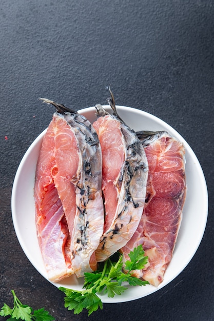steak de poisson cru poisson blanc repas de fruits de mer collation sur la table copie espace arrière-plan alimentaire rustique