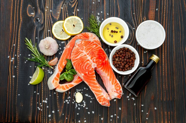 Steak de poisson rouge au saumon cru frais