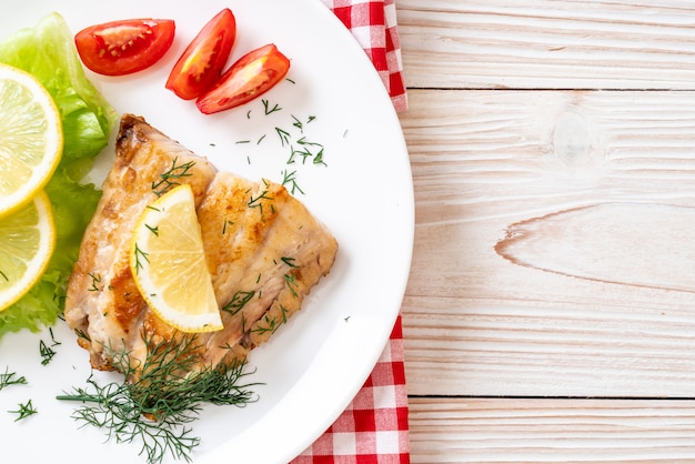 steak de poisson vivaneau grillé