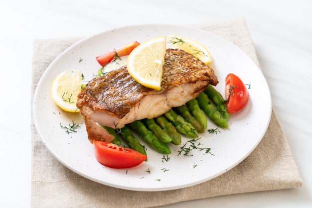 steak de poisson vivaneau grillé