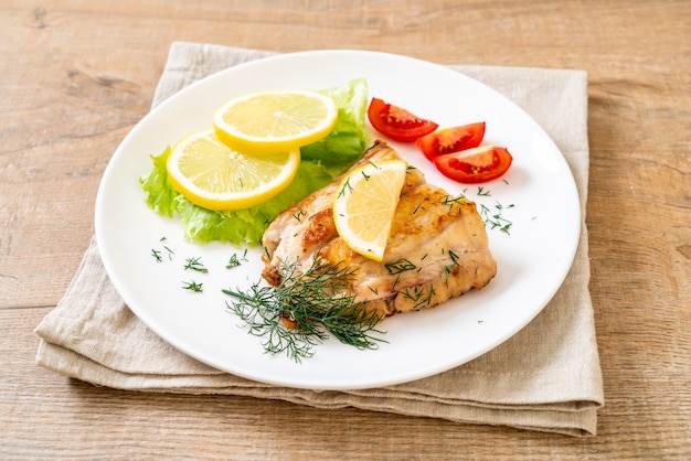 steak de poisson vivaneau grillé