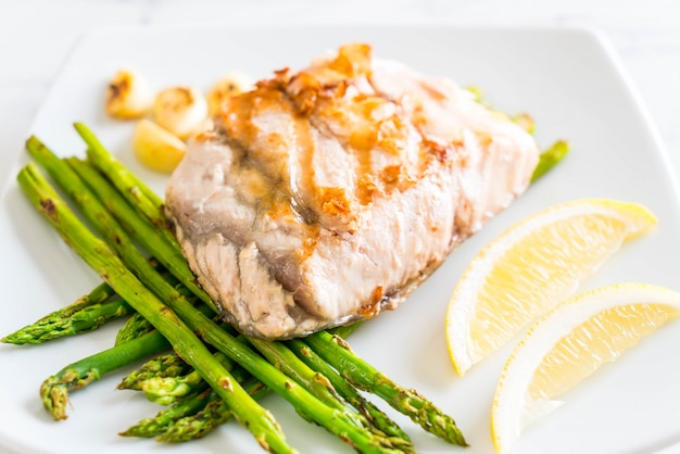 steak de poisson vivaneau grillé