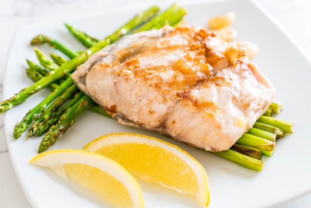 steak de poisson vivaneau grillé