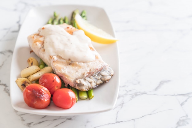 steak de poisson vivaneau grillé