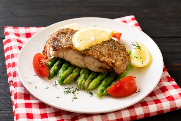 steak de poisson vivaneau grillé