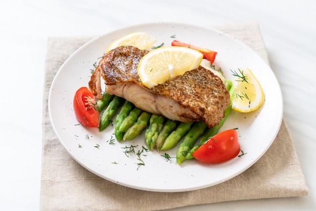 steak de poisson vivaneau grillé