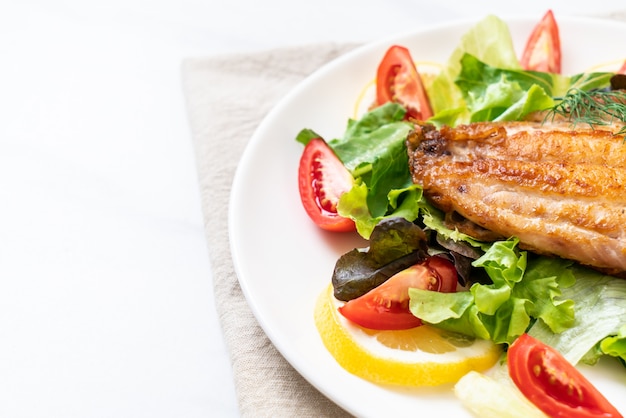 steak de poisson vivaneau grillé