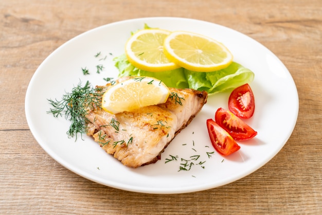 Steak de poisson vivaneau grillé