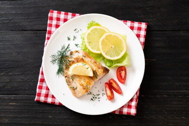 Steak de poisson vivaneau grillé