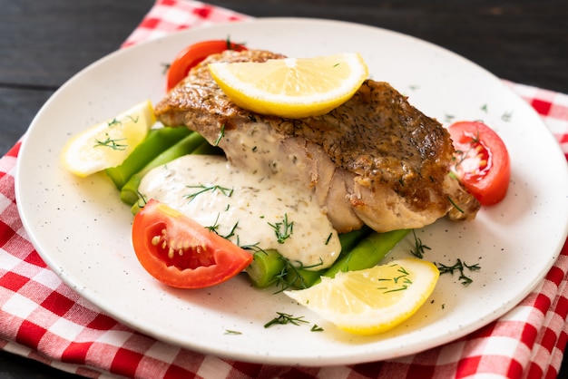 steak de poisson vivaneau grillé