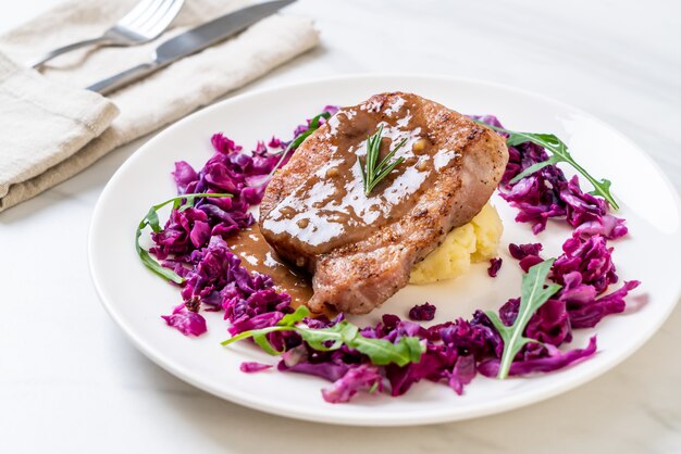 steak de porc au chou rouge et purée de pommes de terre