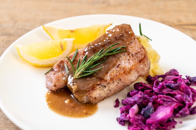 steak de porc au chou rouge et purée de pommes de terre